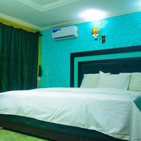 Brighton Hotel And Suites Adegbite Exterior photo