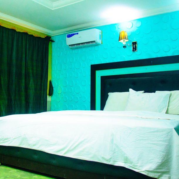 Brighton Hotel And Suites Adegbite Exterior photo